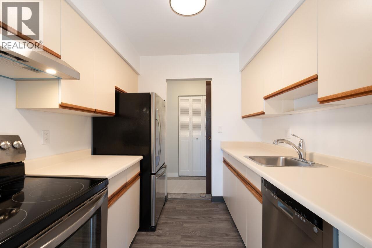 810 235 KEITH ROAD, West Vancouver