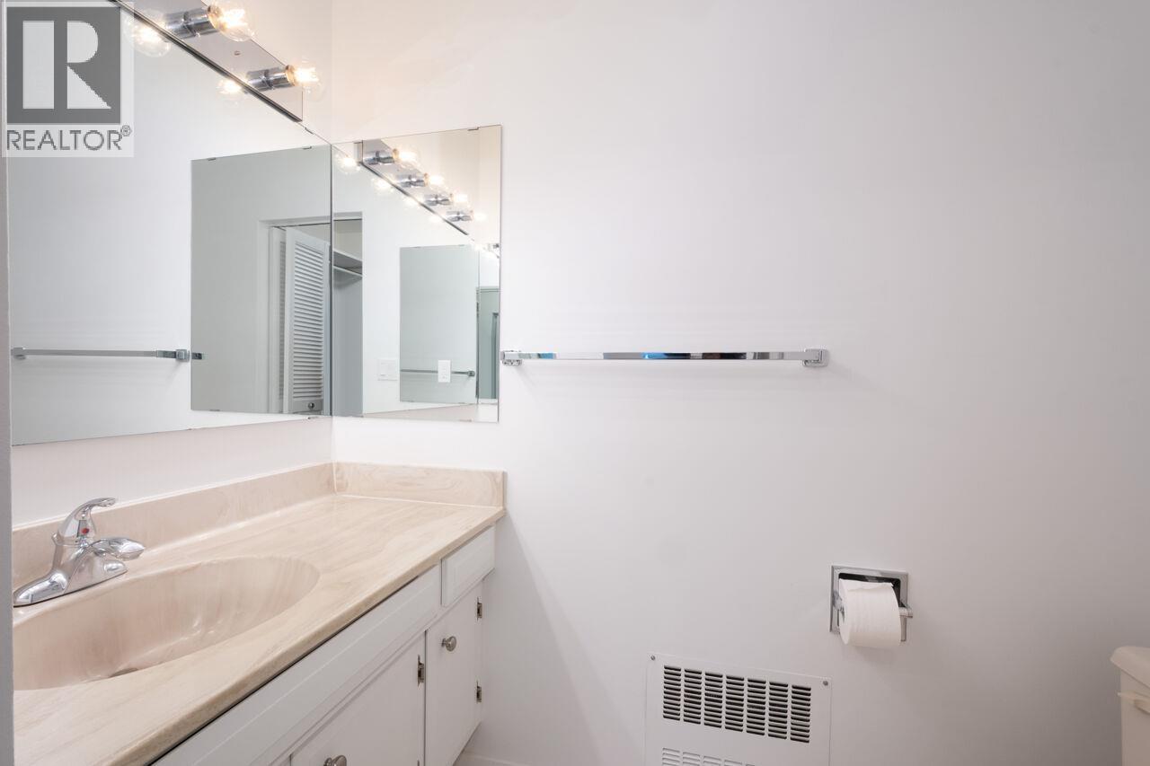 810 235 KEITH ROAD, West Vancouver