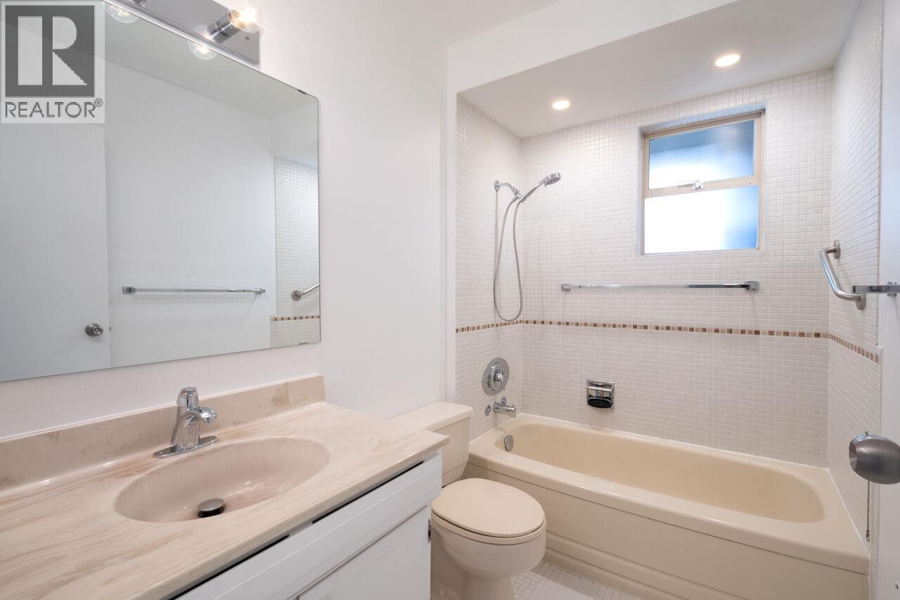 810 235 KEITH ROAD, West Vancouver