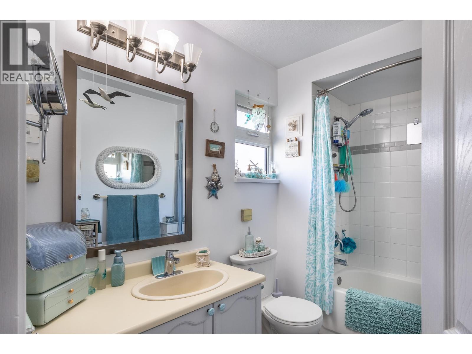 2 765 SCHOOL ROAD, Gibsons