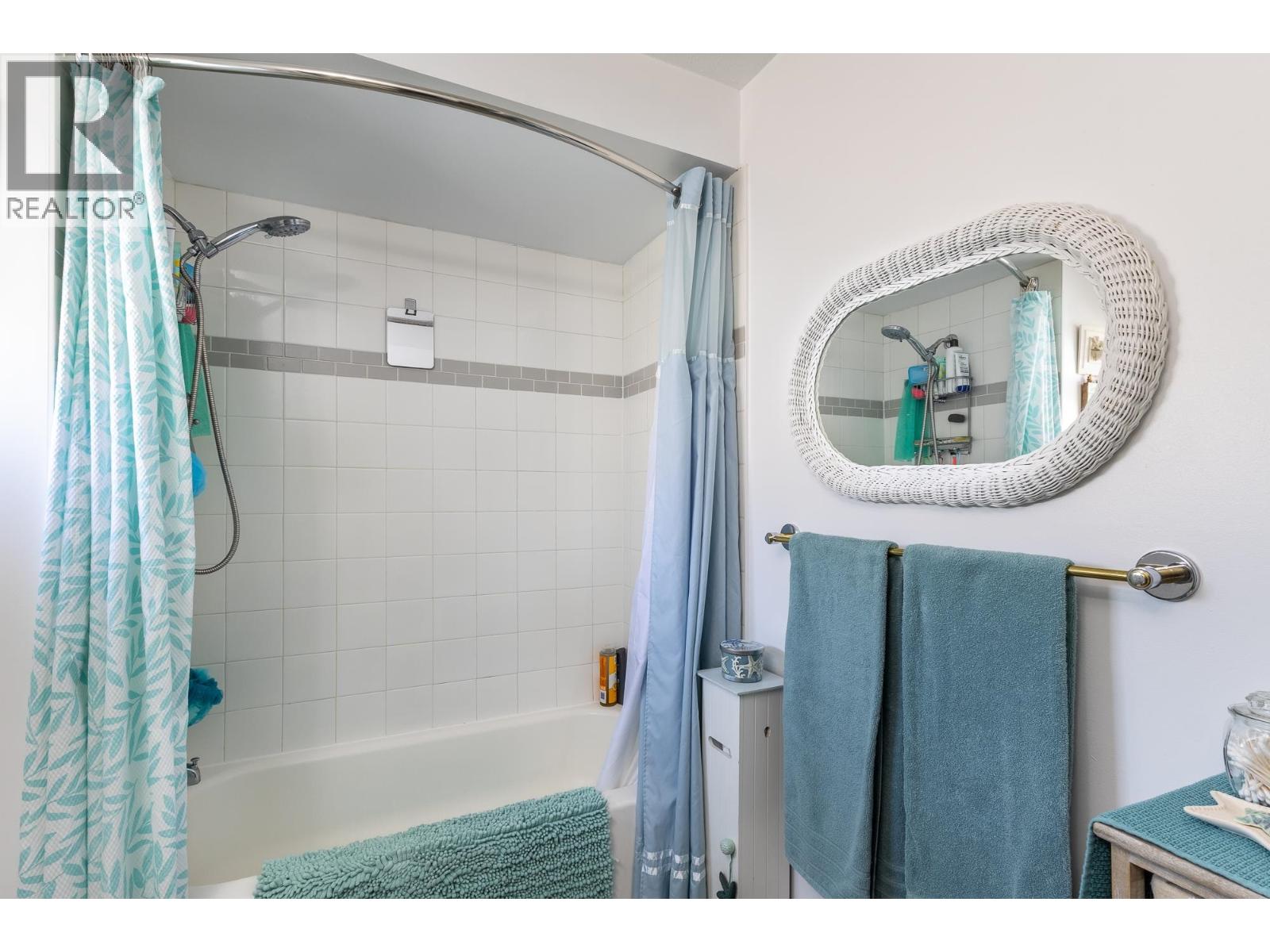 2 765 SCHOOL ROAD, Gibsons