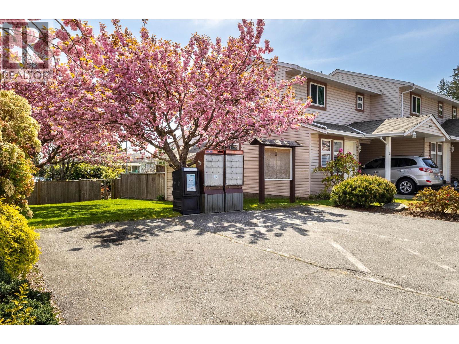 2 765 SCHOOL ROAD, Gibsons