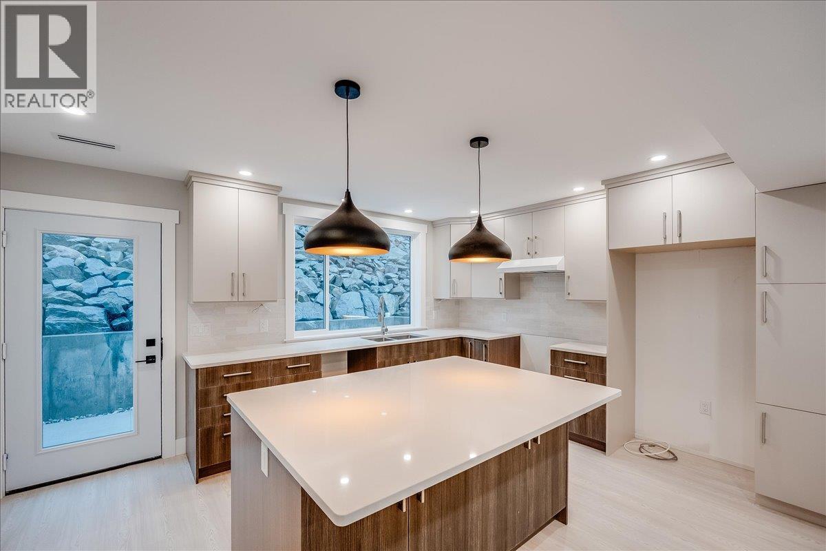 932-1 Redstone Drive, Rossland