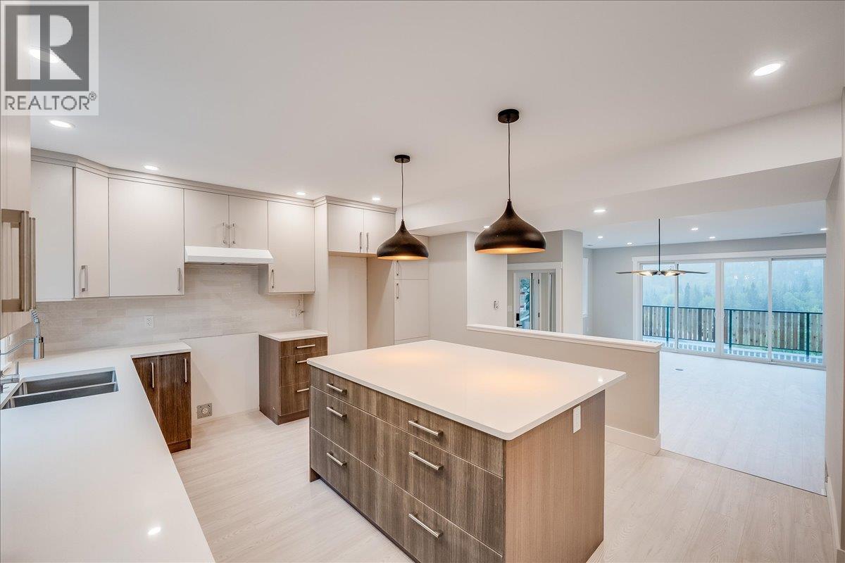 932-1 Redstone Drive, Rossland