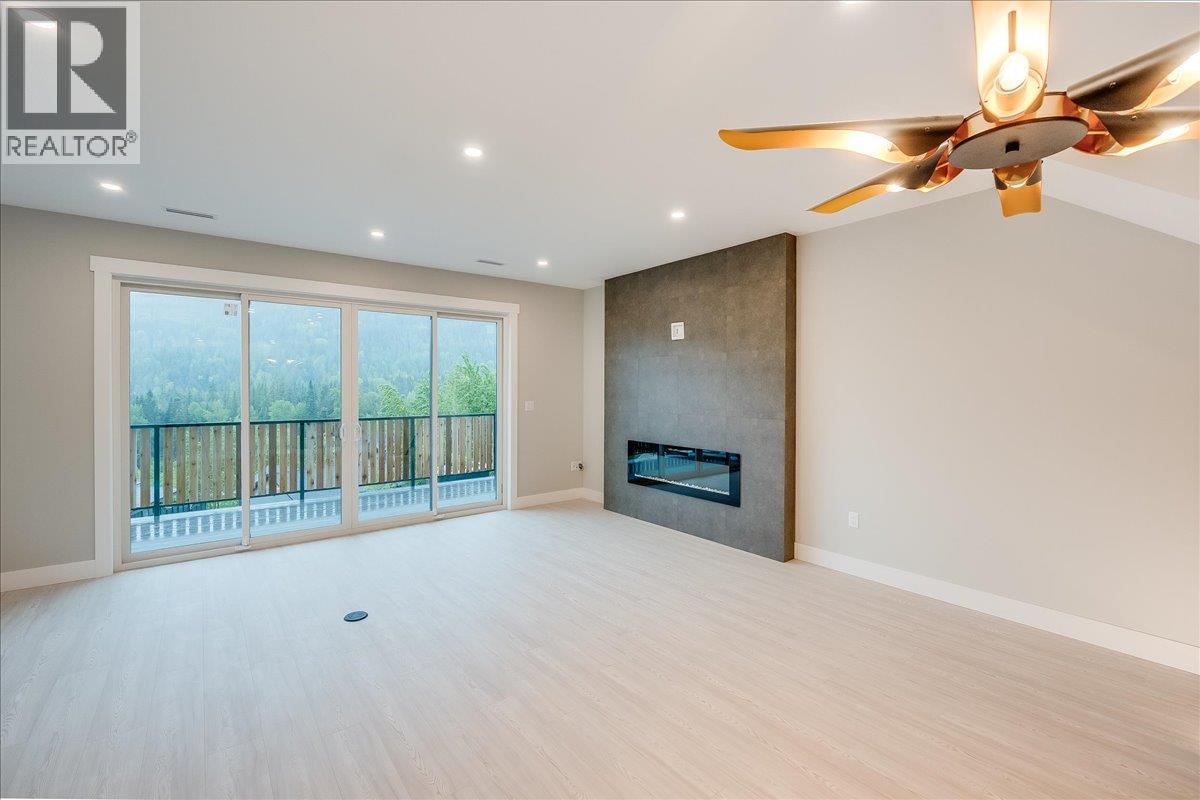 932-1 Redstone Drive, Rossland