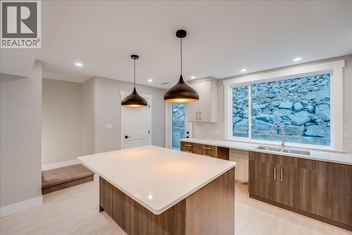 932-1 Redstone Drive, Rossland