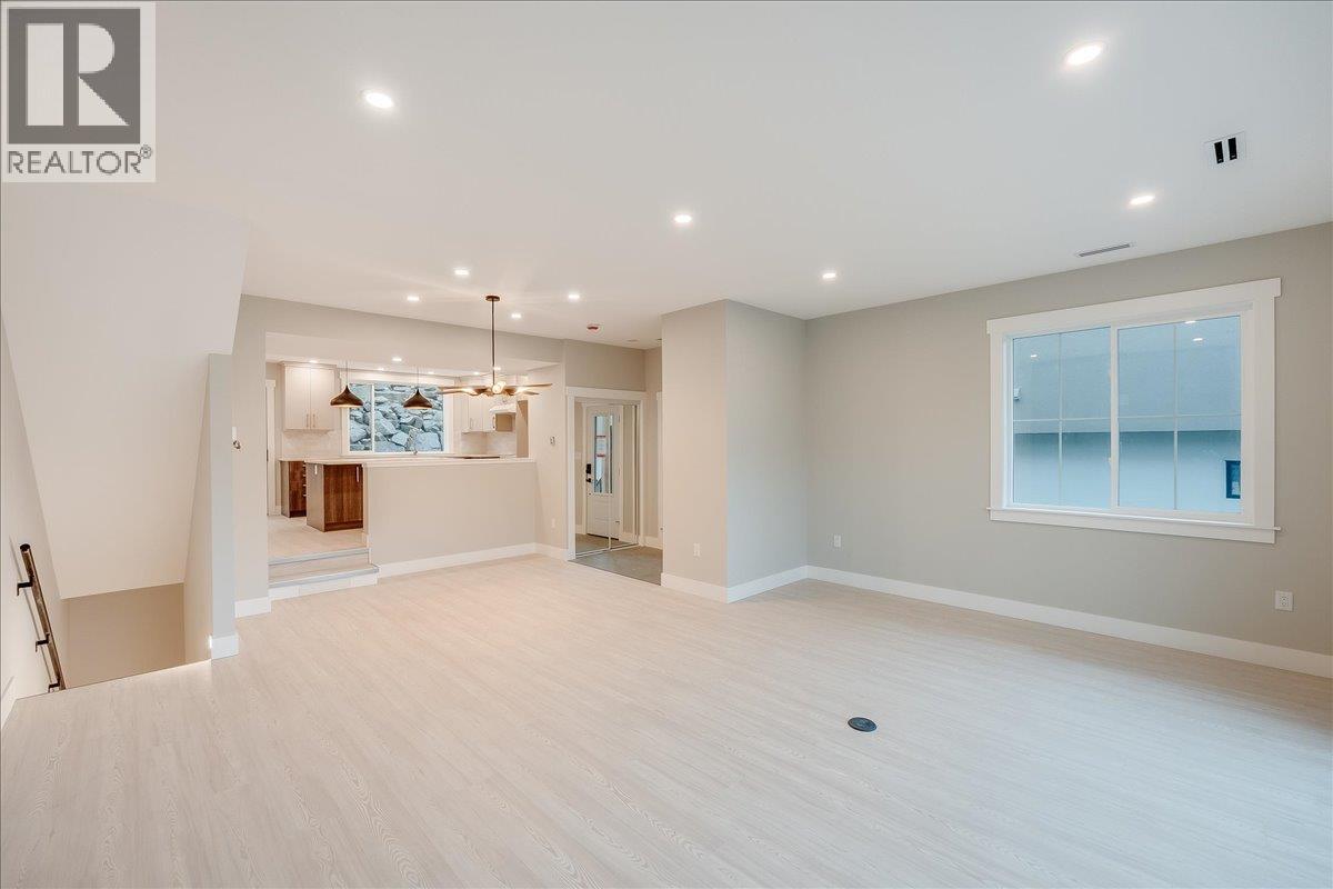 932-1 Redstone Drive, Rossland