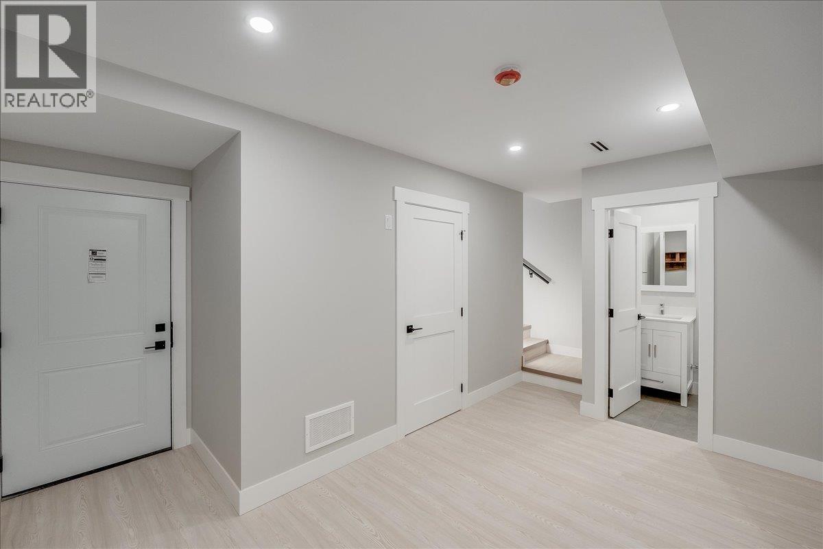 932-1 Redstone Drive, Rossland