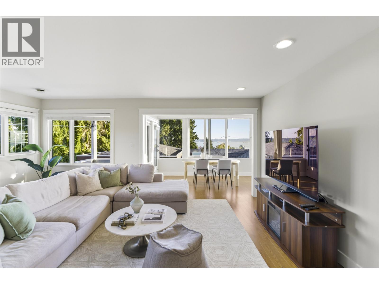 1631 22ND STREET, West Vancouver