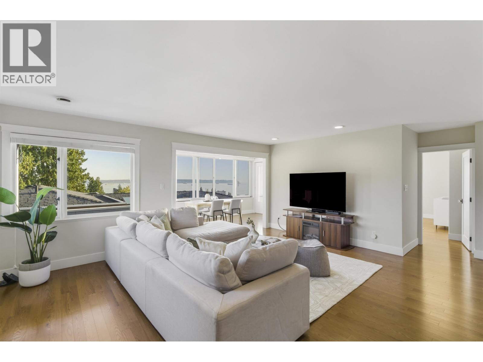 1631 22ND STREET, West Vancouver