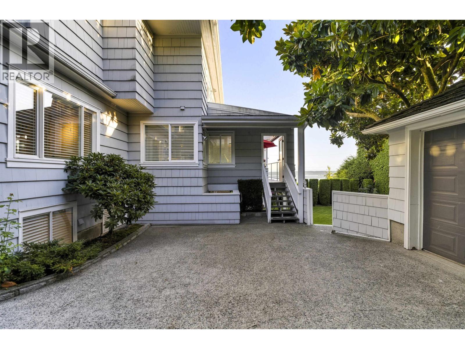 1631 22ND STREET, West Vancouver