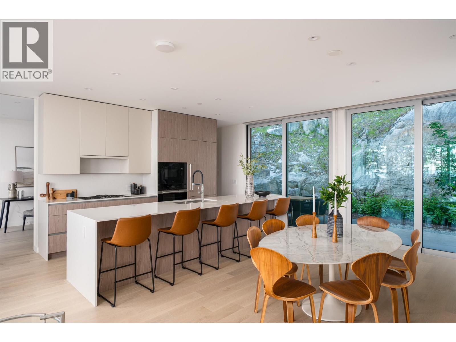 3317 CHIPPENDALE ROAD, West Vancouver