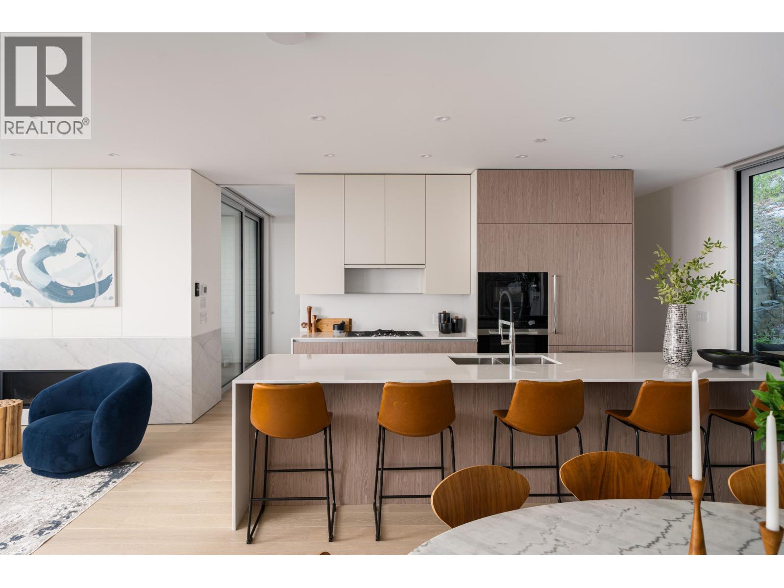 3317 CHIPPENDALE ROAD, West Vancouver