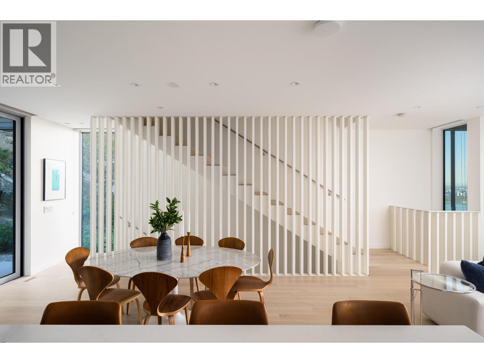 3317 CHIPPENDALE ROAD, West Vancouver