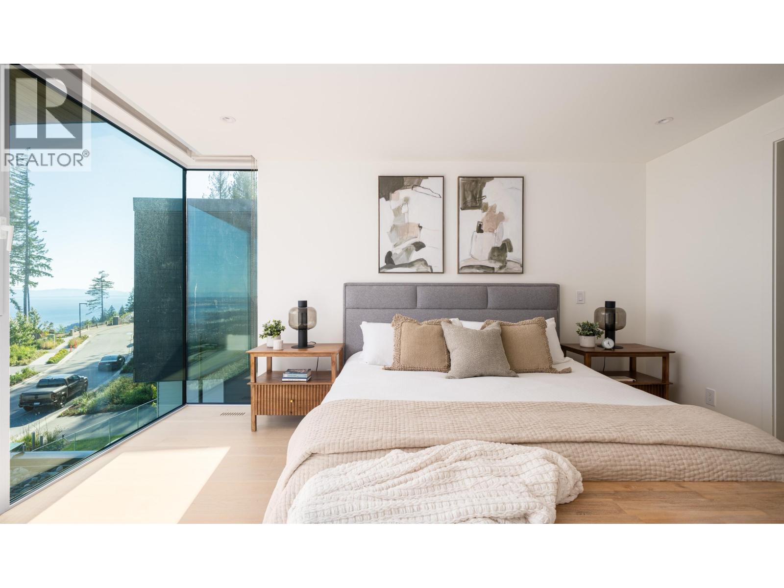 3317 CHIPPENDALE ROAD, West Vancouver