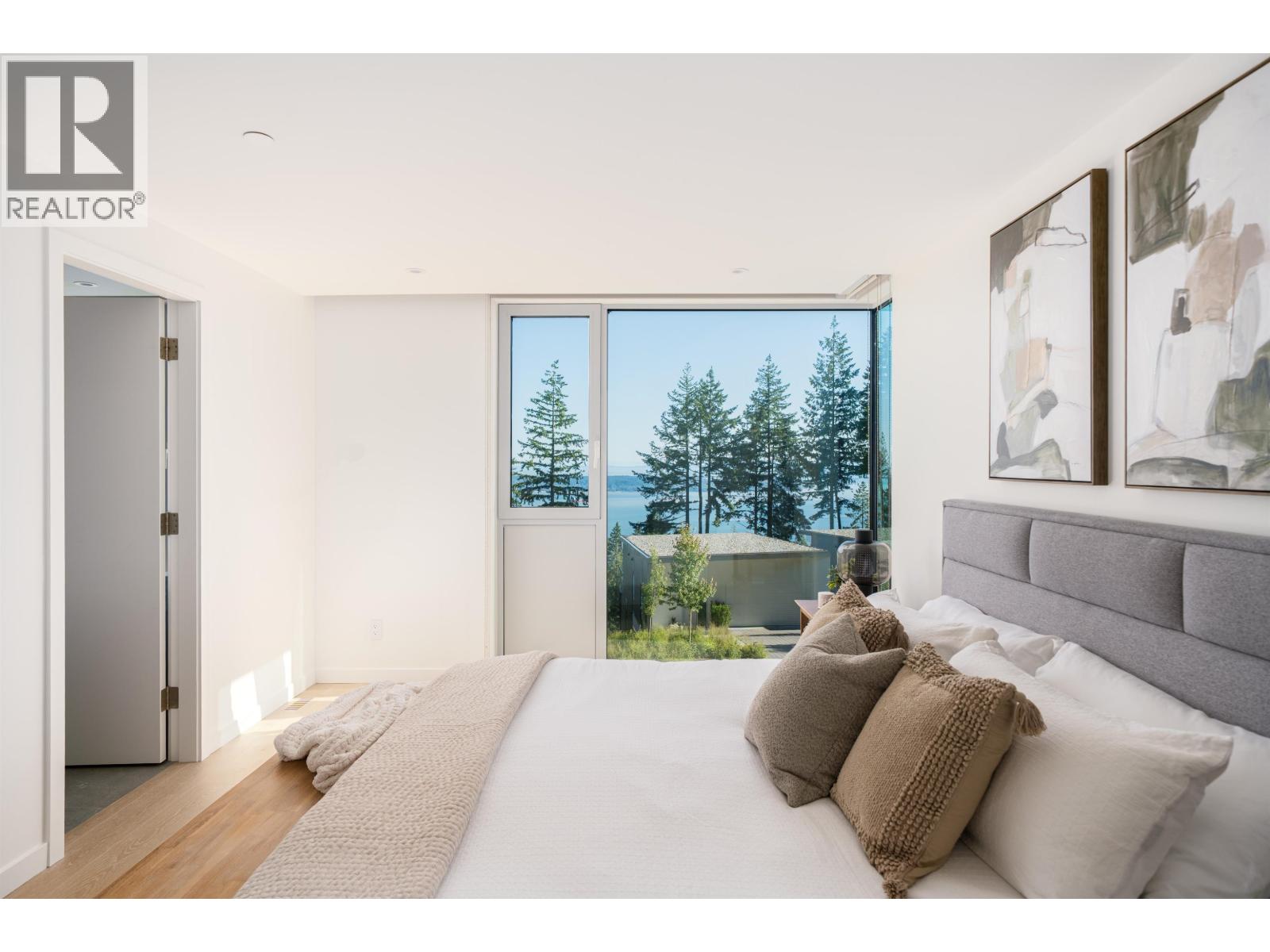 3317 CHIPPENDALE ROAD, West Vancouver