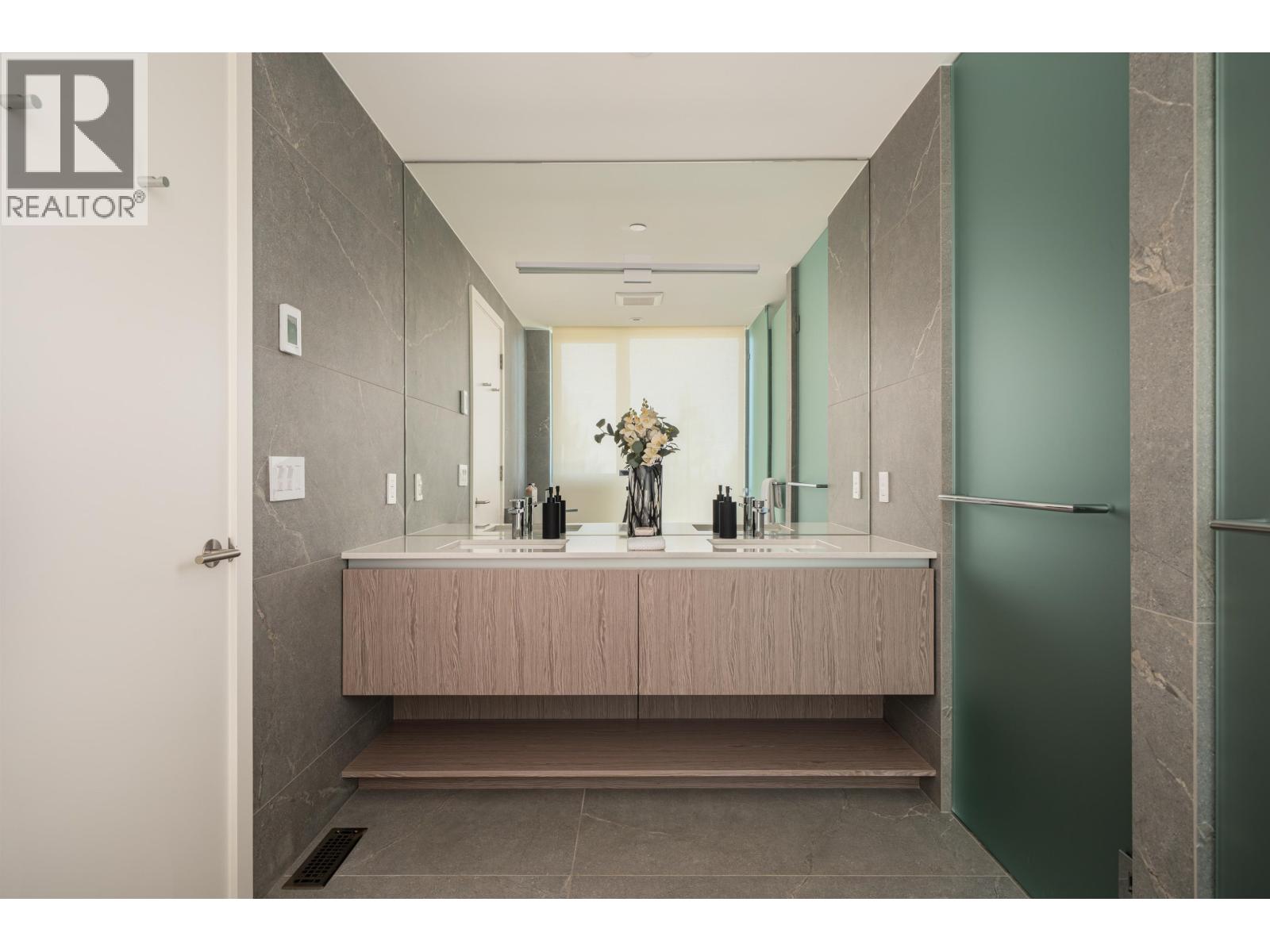 3317 CHIPPENDALE ROAD, West Vancouver