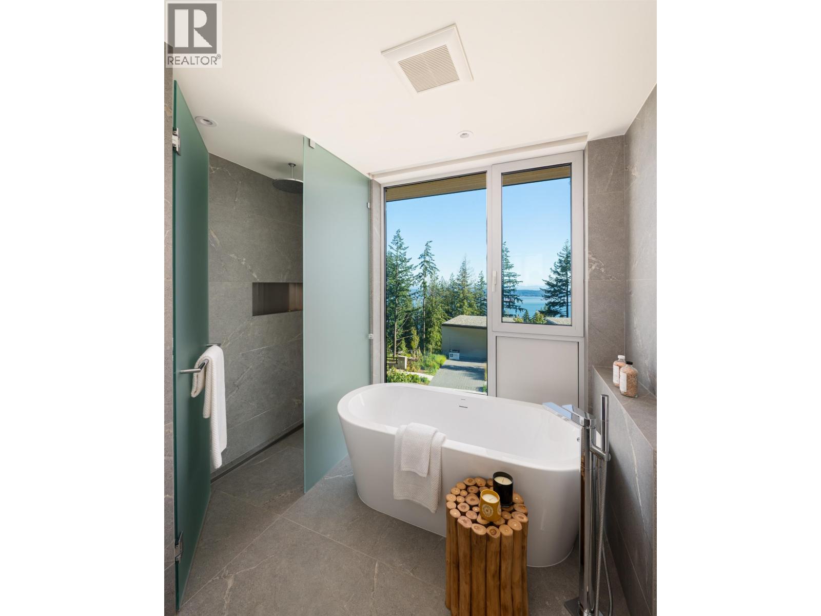 3317 CHIPPENDALE ROAD, West Vancouver