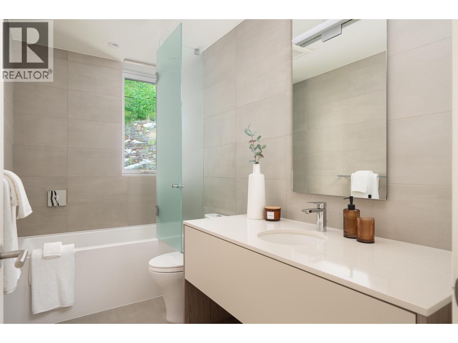 3317 CHIPPENDALE ROAD, West Vancouver