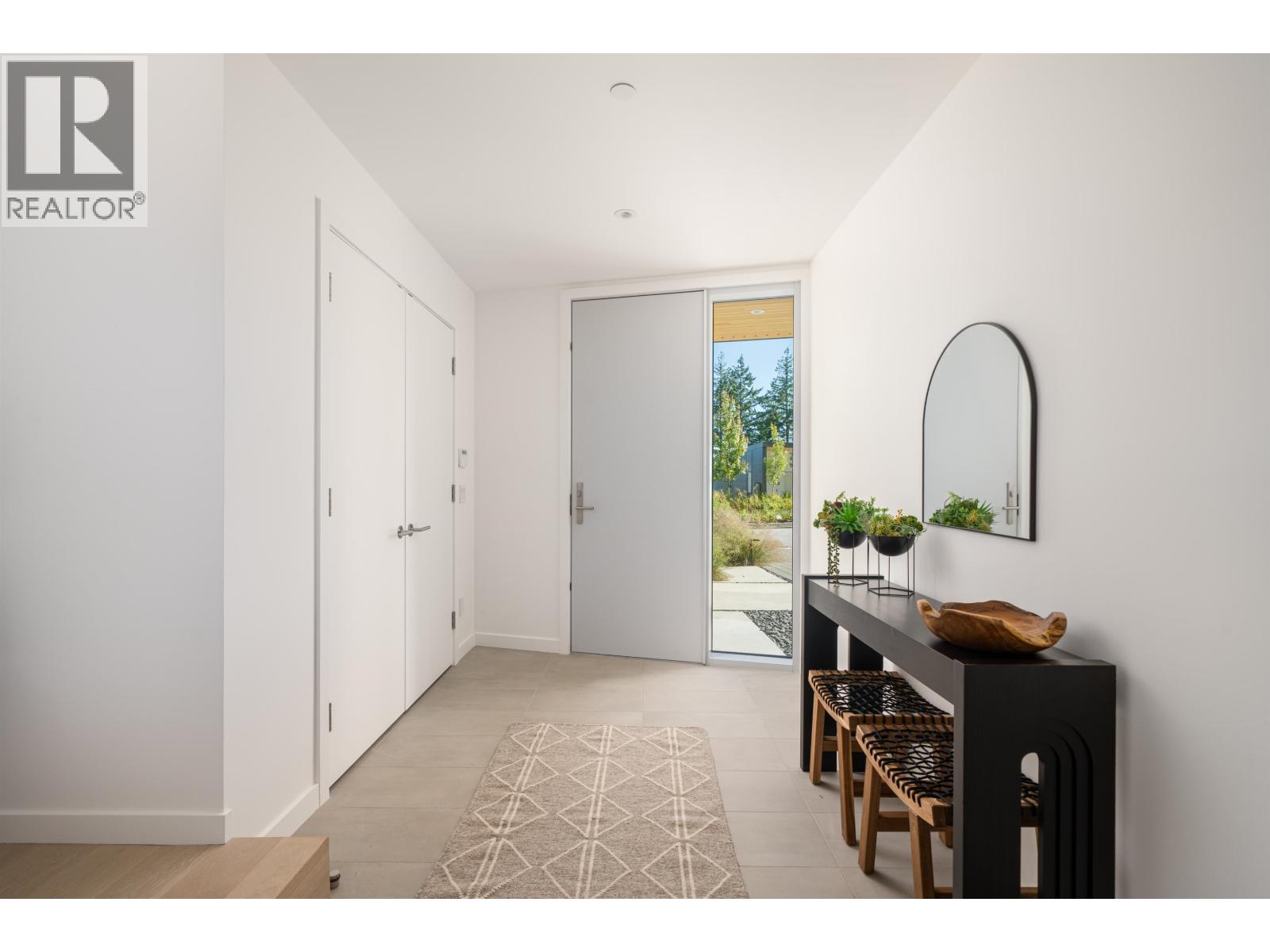 3317 CHIPPENDALE ROAD, West Vancouver