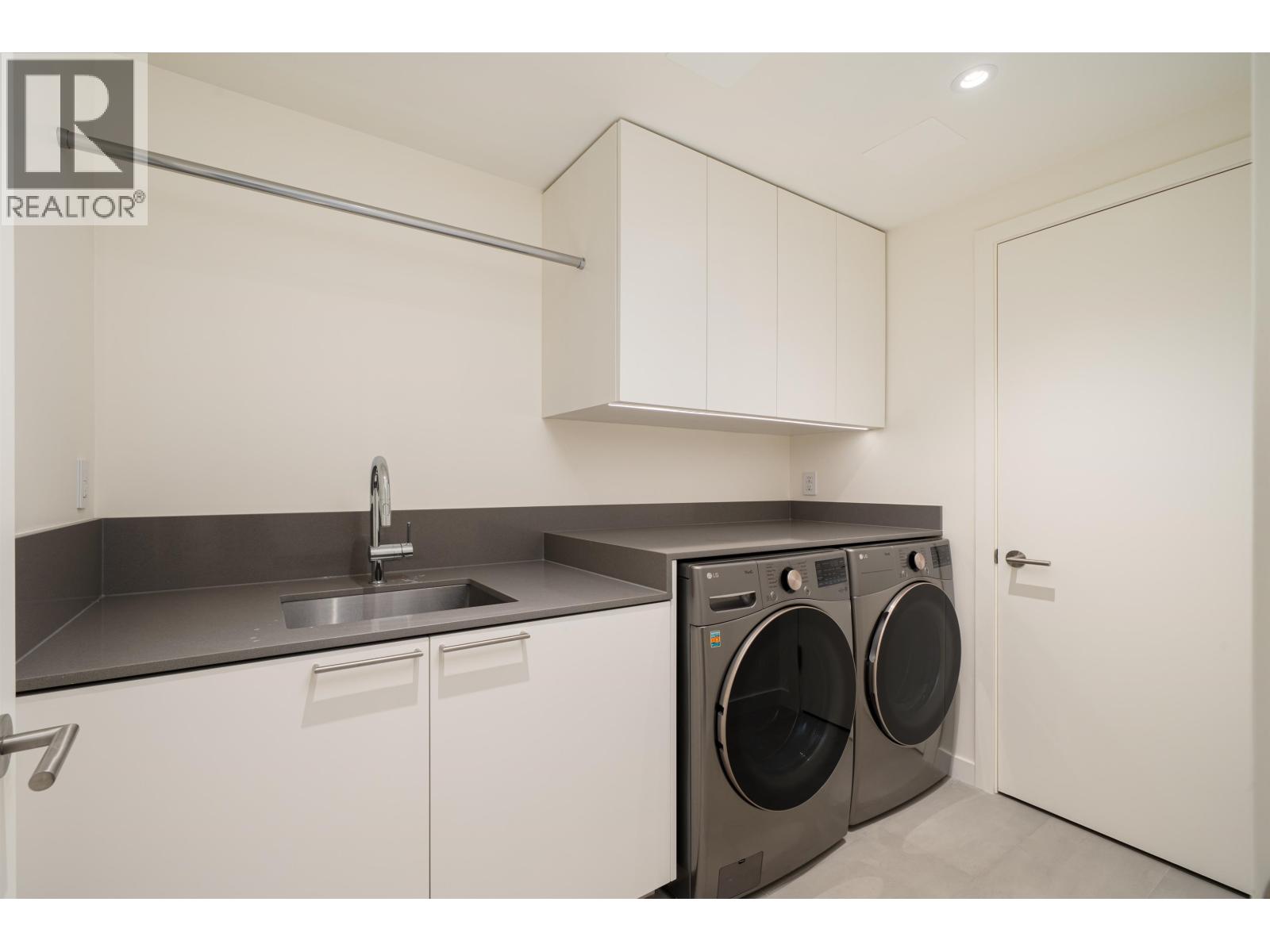 3317 CHIPPENDALE ROAD, West Vancouver