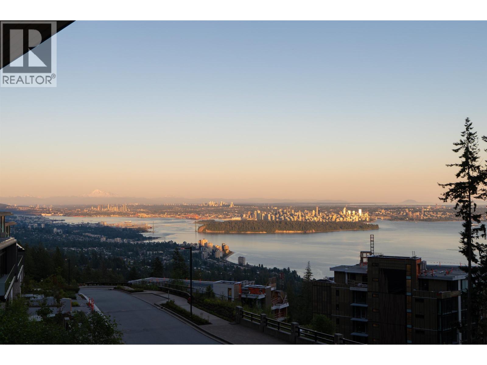 3317 CHIPPENDALE ROAD, West Vancouver