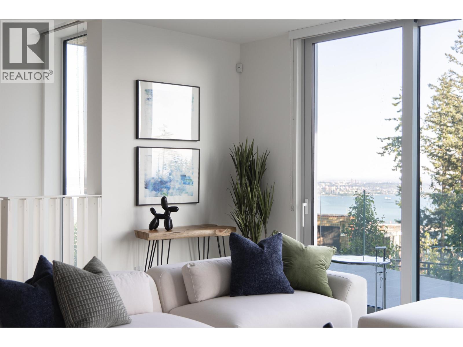 3317 CHIPPENDALE ROAD, West Vancouver