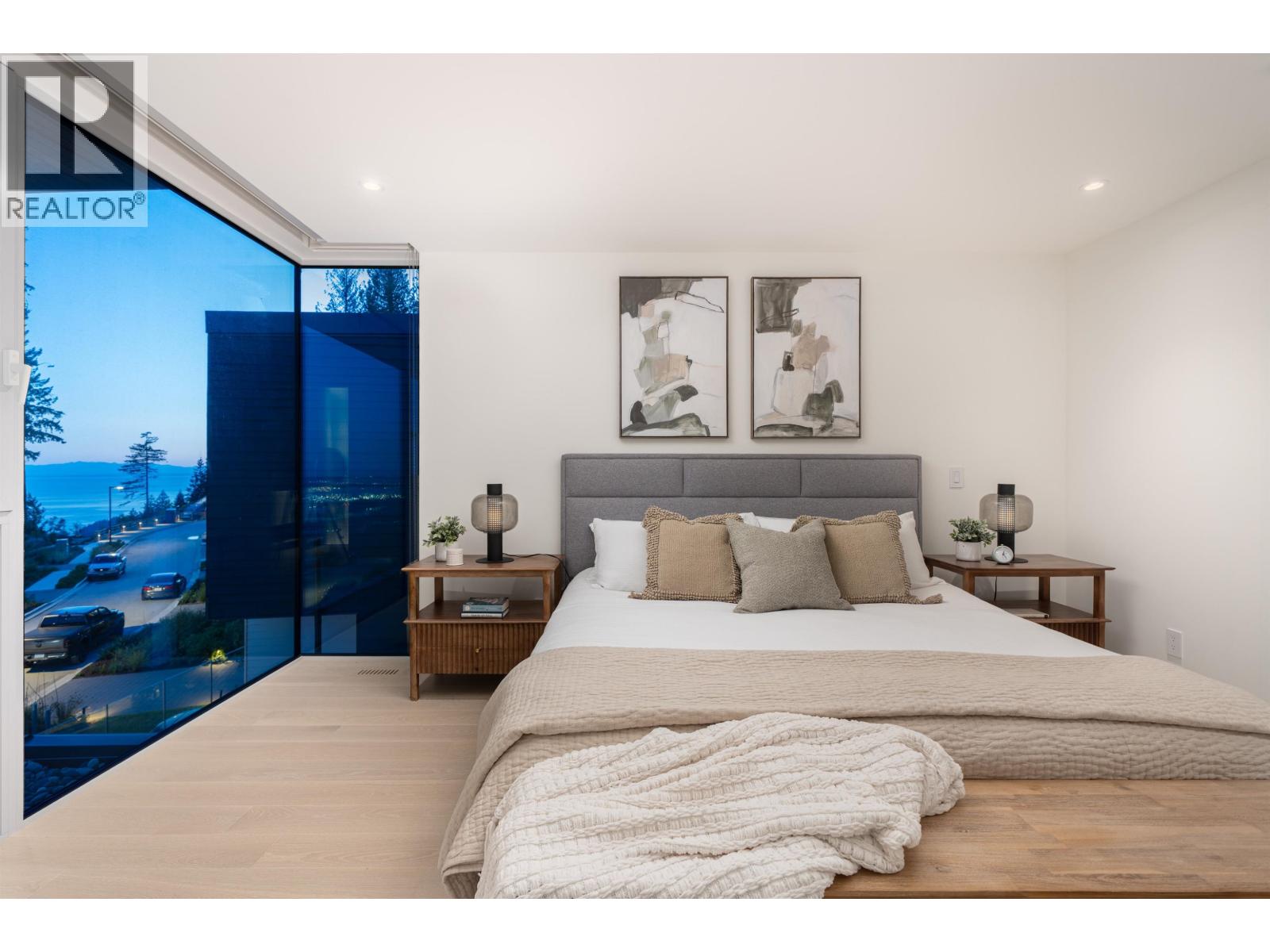 3317 CHIPPENDALE ROAD, West Vancouver