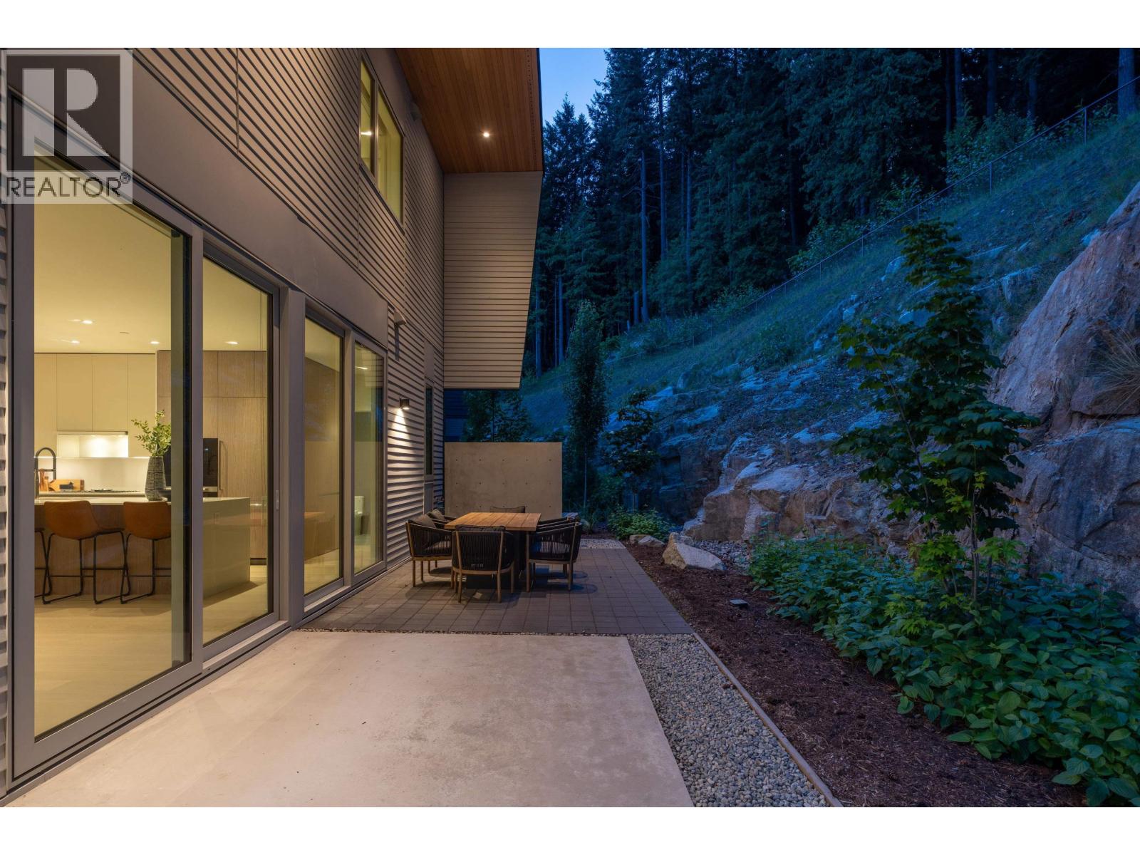 3317 CHIPPENDALE ROAD, West Vancouver