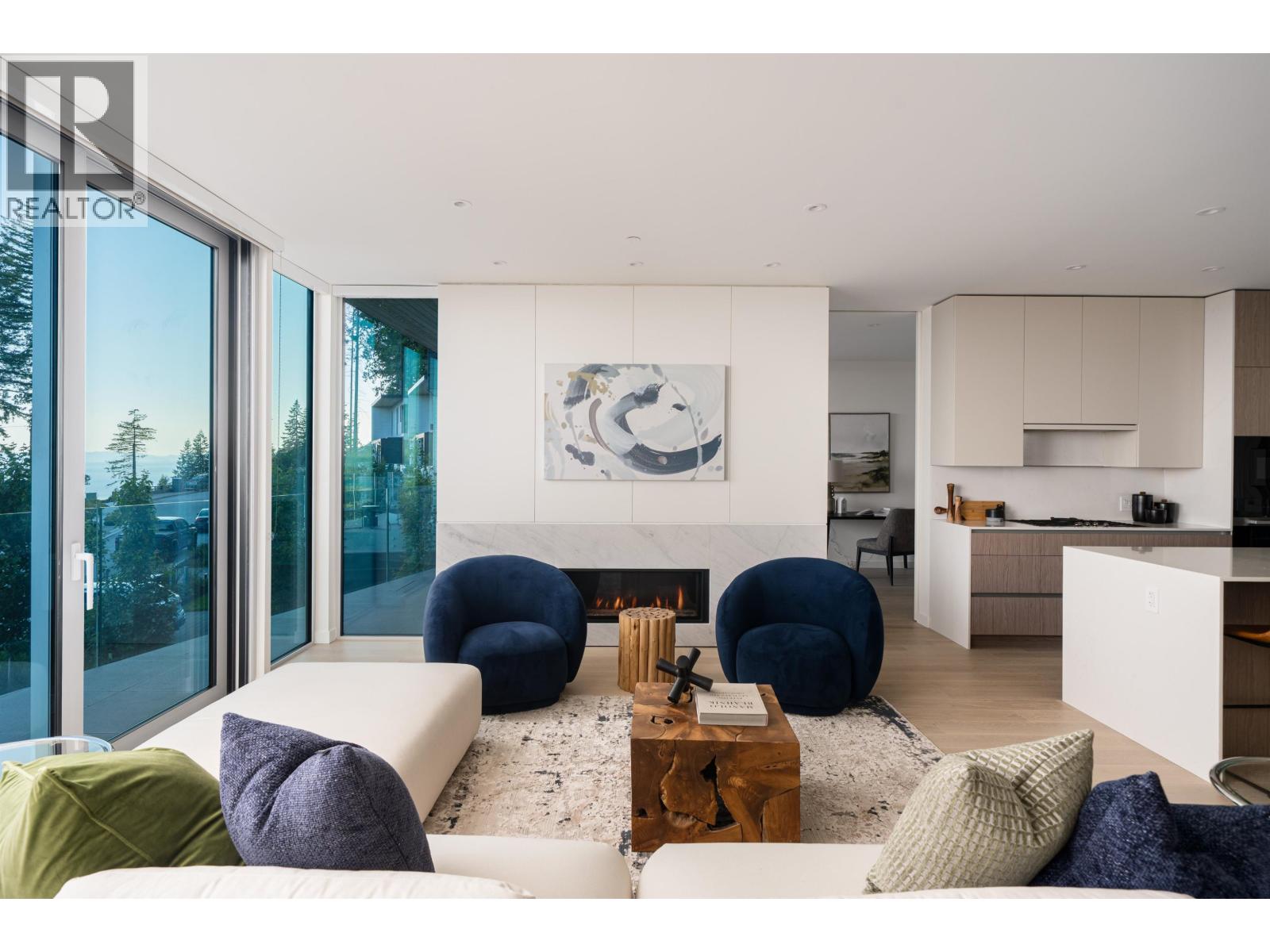 3317 CHIPPENDALE ROAD, West Vancouver