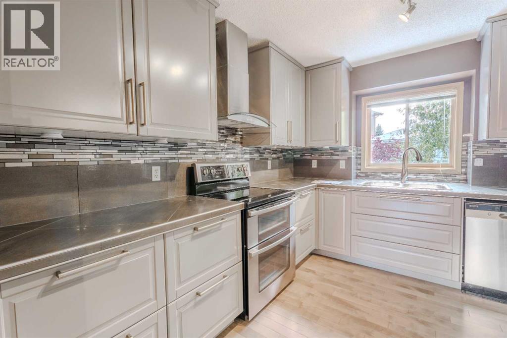 Single Family House for Sale in  Canterbury Court SW Canyon Meadows Calgary 