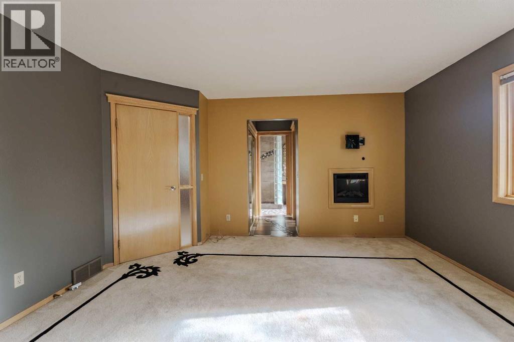 Single Family House for Sale in  Canterbury Court SW Canyon Meadows Calgary 