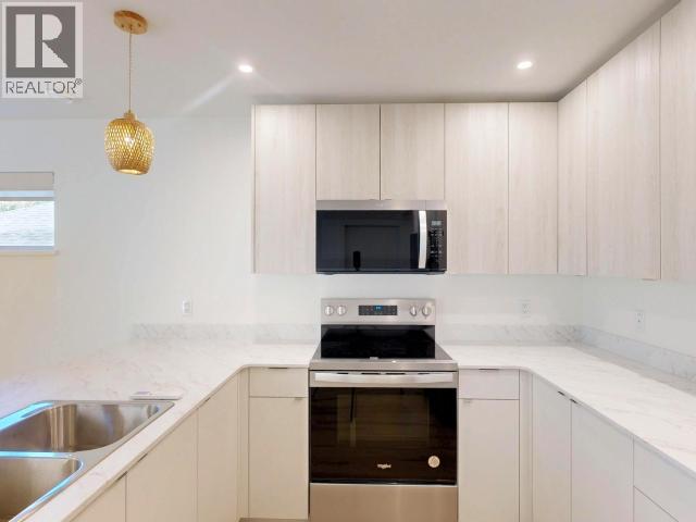 7160 EDGEHILL CRESCENT, Powell River