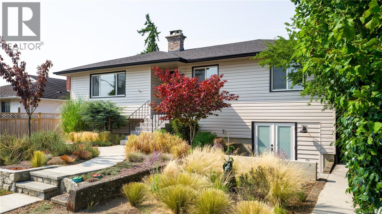  2720 Foul Bay Road, Saanich