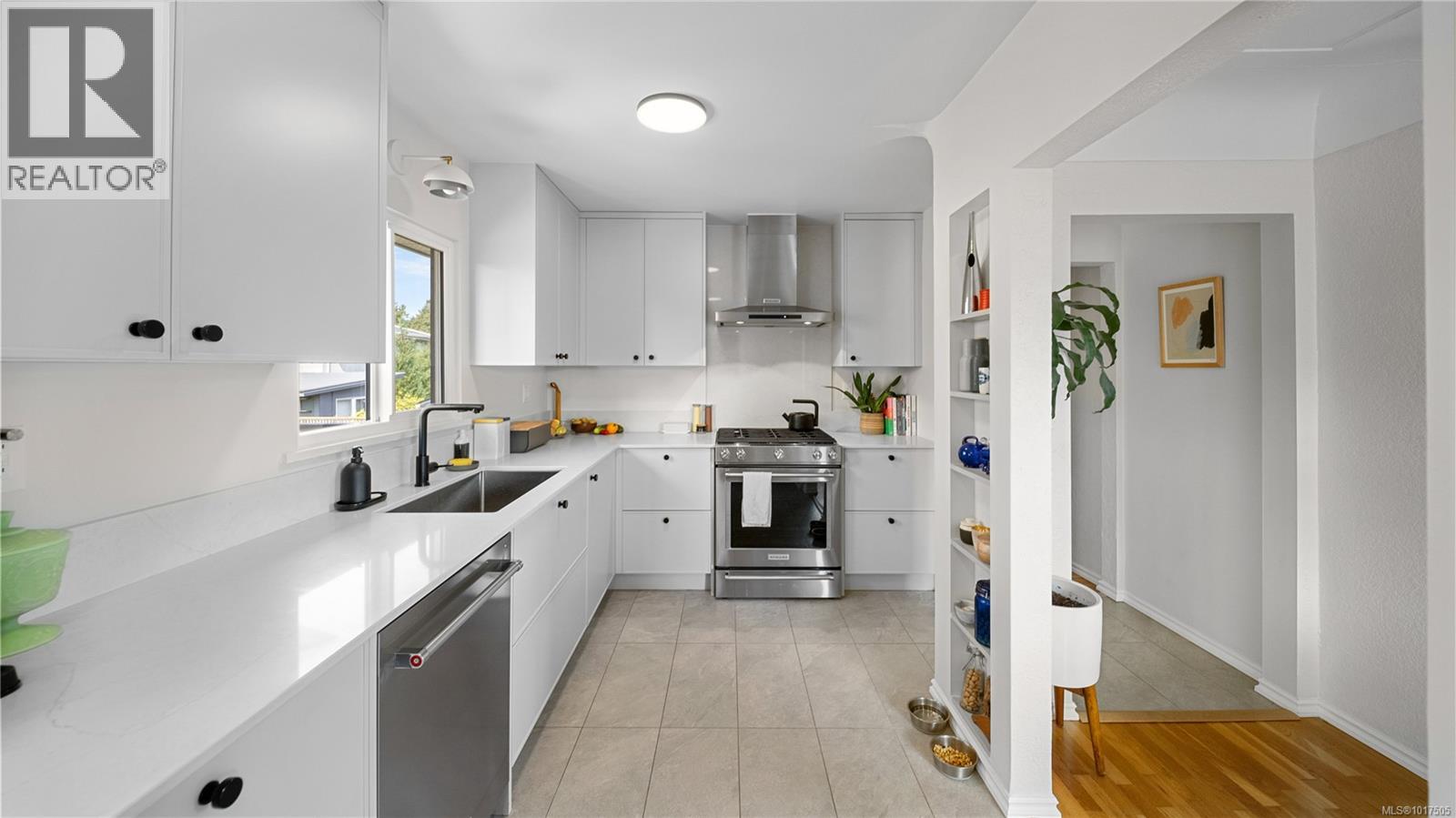  2720 Foul Bay Road, Saanich