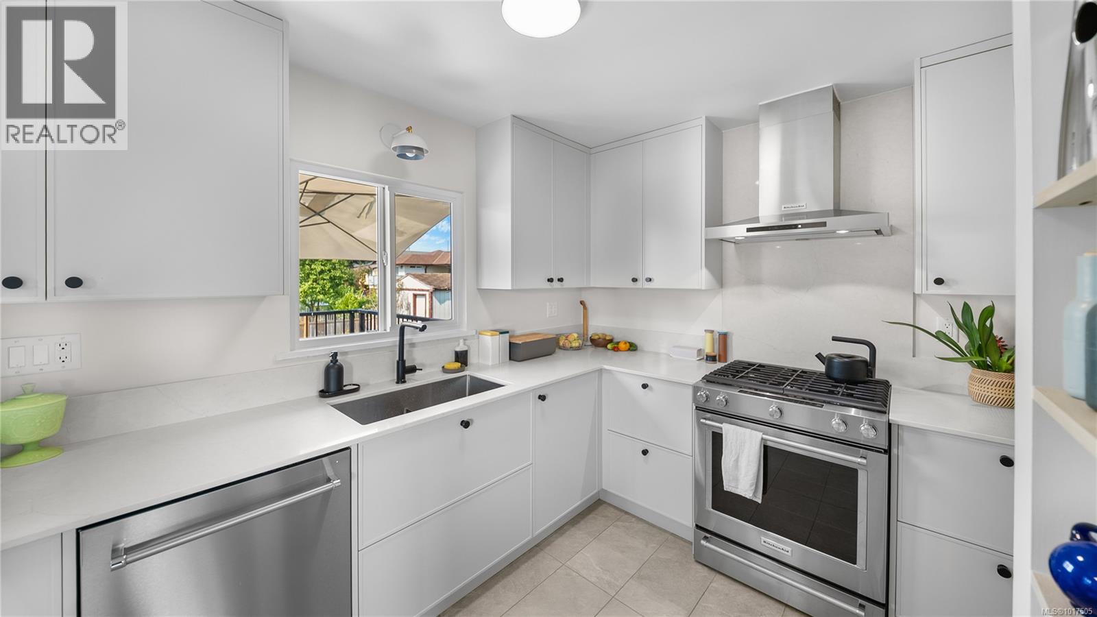  2720 Foul Bay Road, Saanich