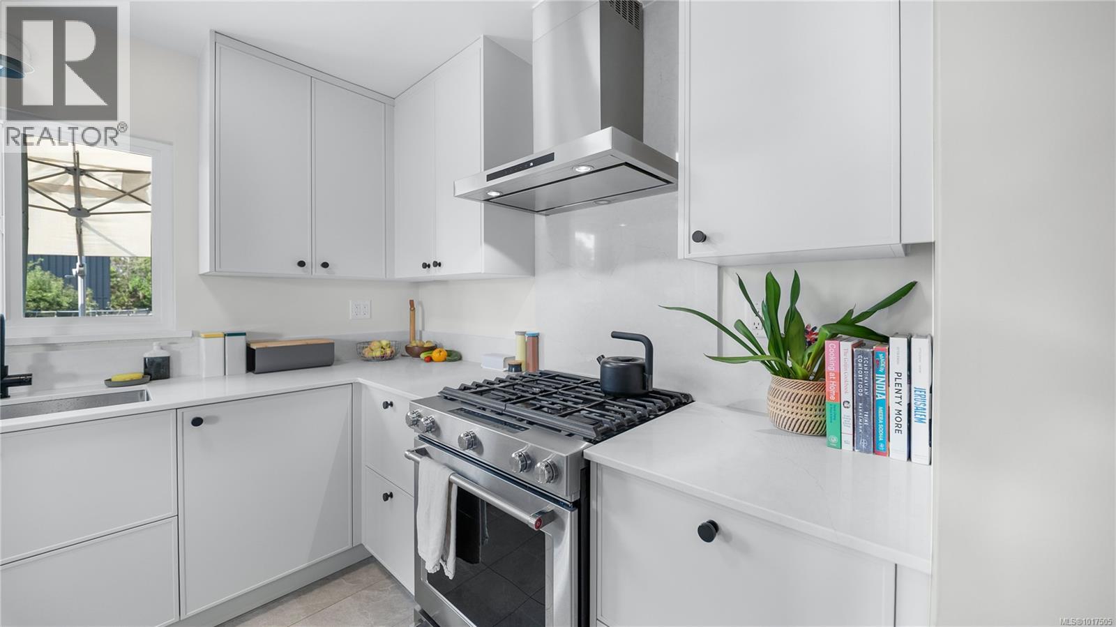  2720 Foul Bay Road, Saanich