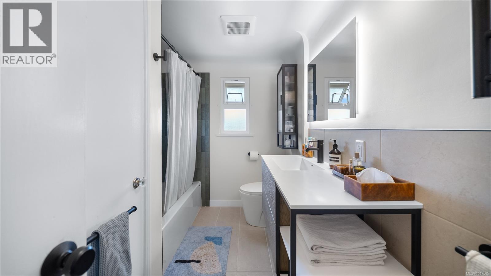  2720 Foul Bay Road, Saanich