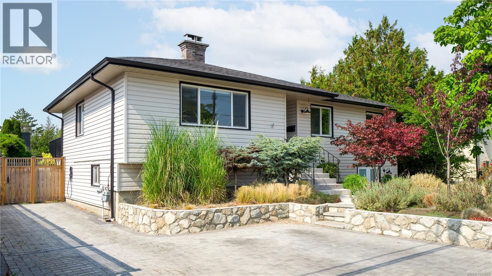  2720 Foul Bay Road, Saanich