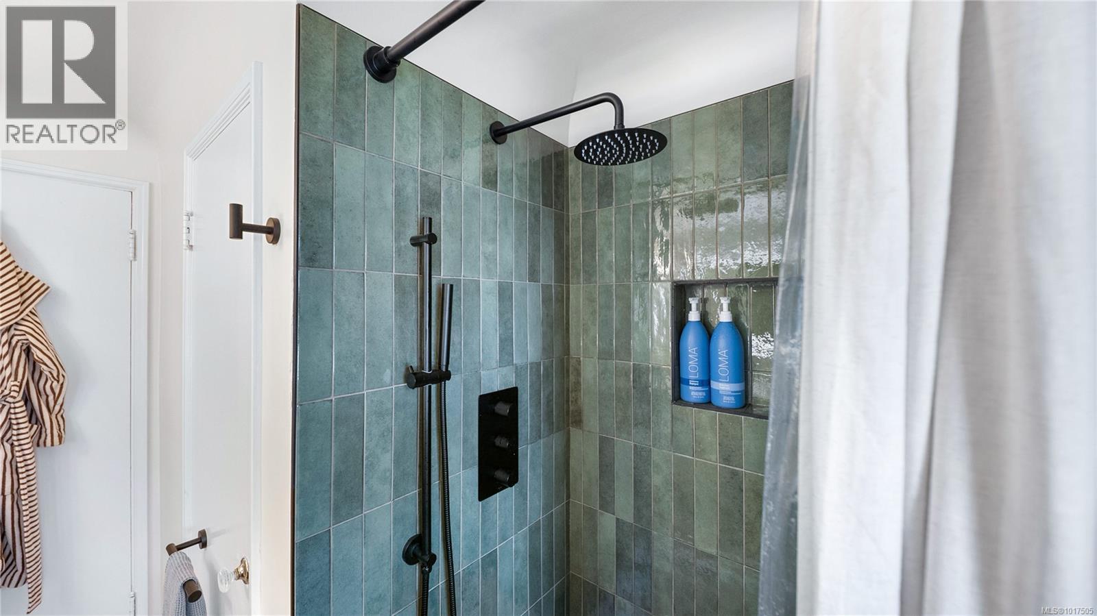  2720 Foul Bay Road, Saanich
