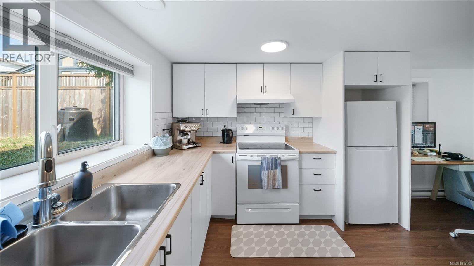  2720 Foul Bay Road, Saanich