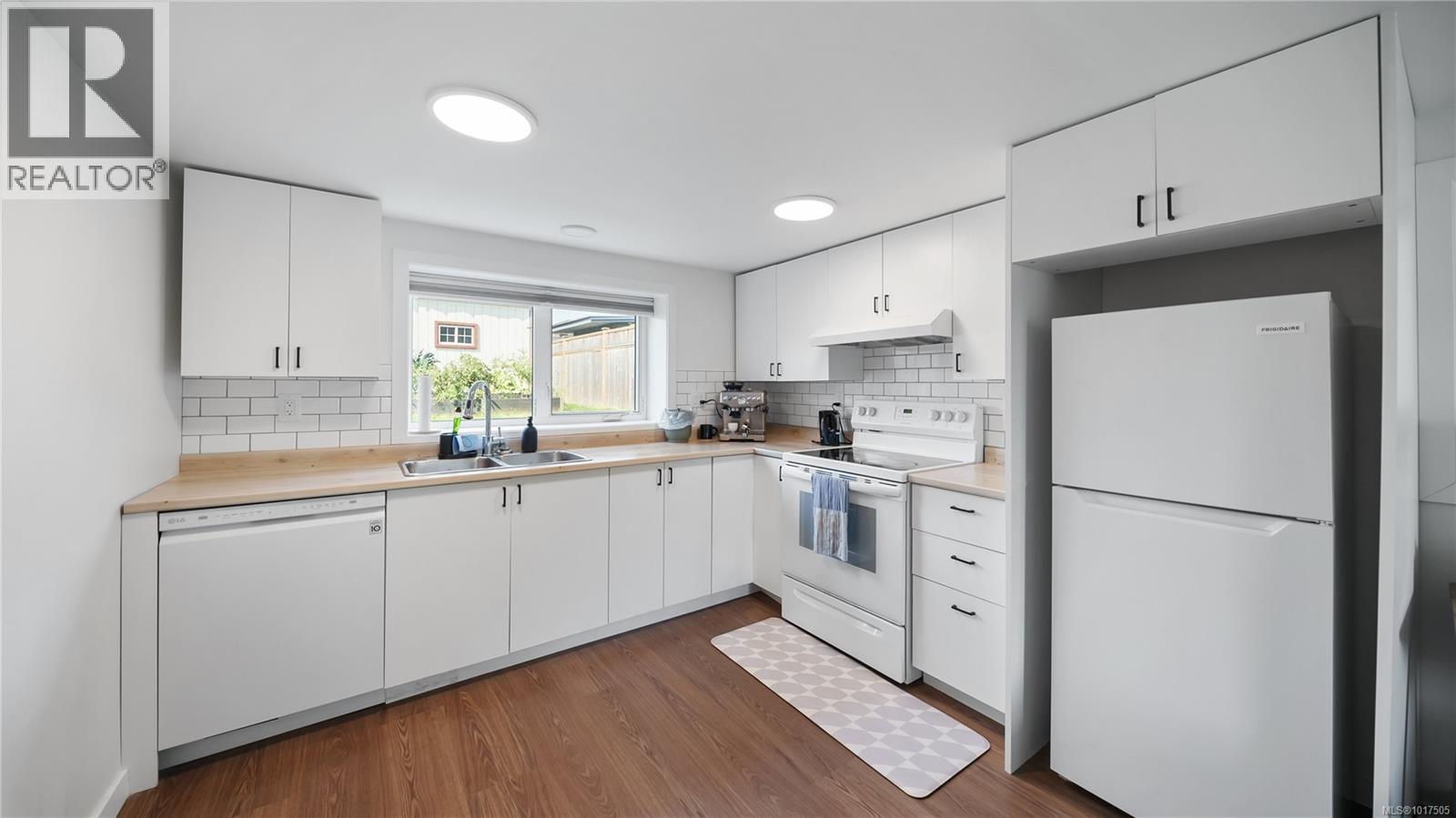  2720 Foul Bay Road, Saanich