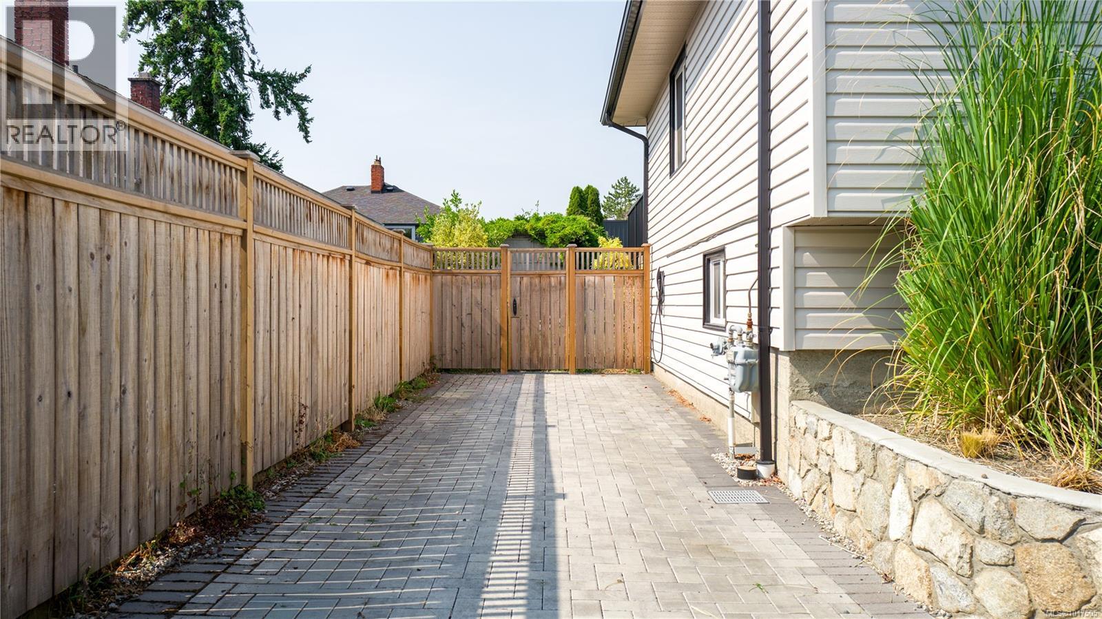  2720 Foul Bay Road, Saanich