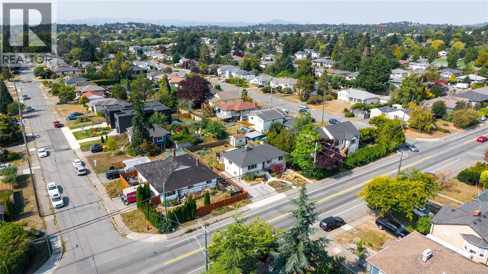  2720 Foul Bay Road, Saanich