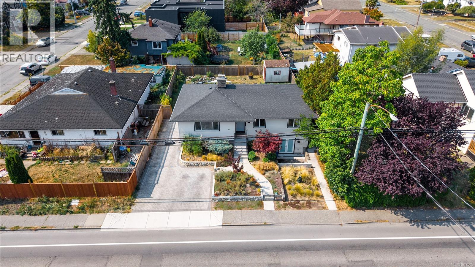  2720 Foul Bay Road, Saanich