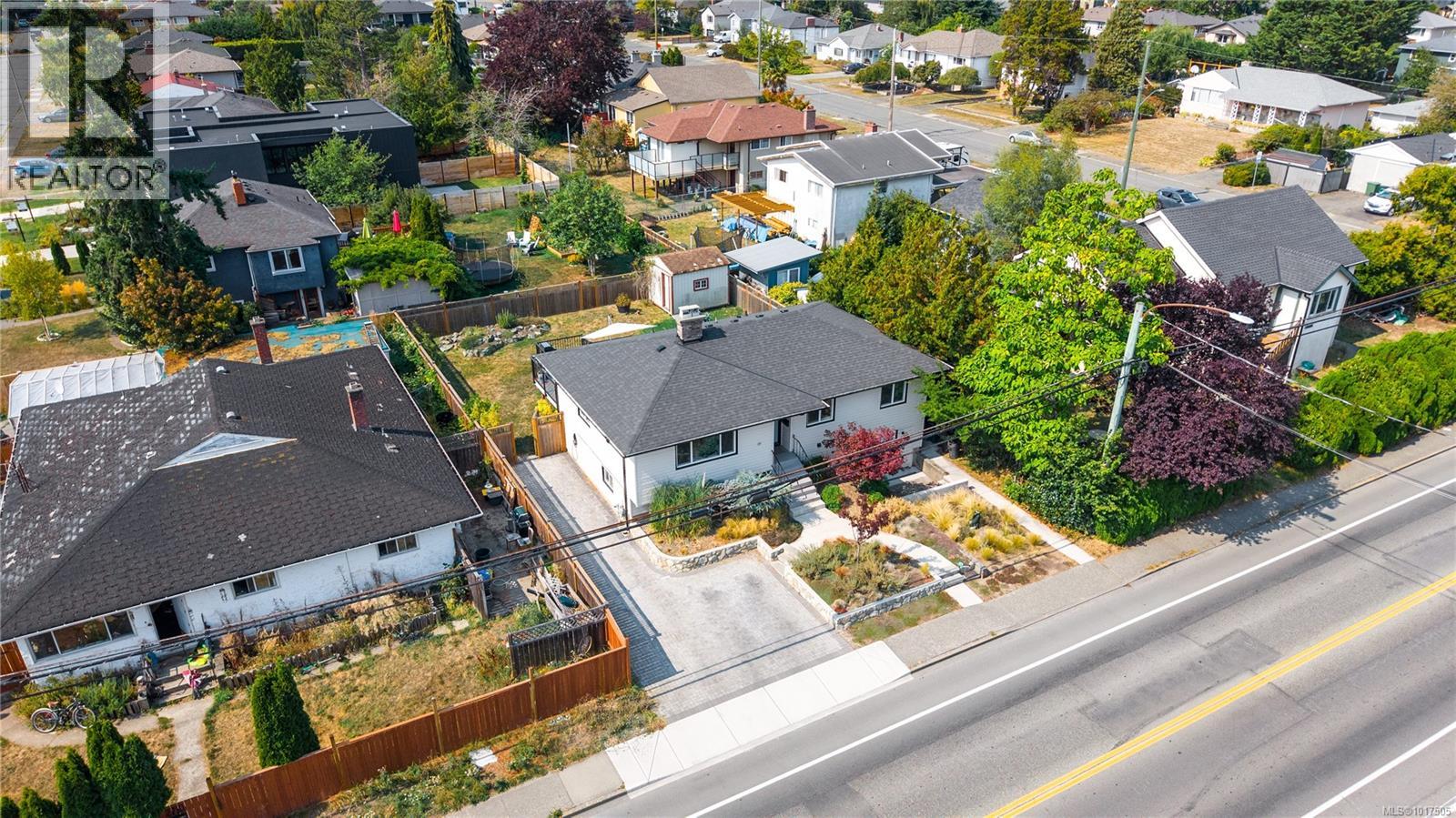  2720 Foul Bay Road, Saanich