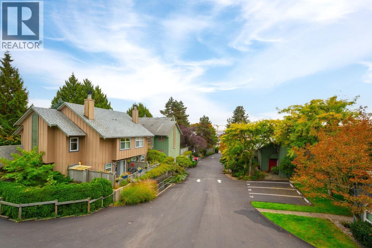31 900 W 17TH STREET, North Vancouver
