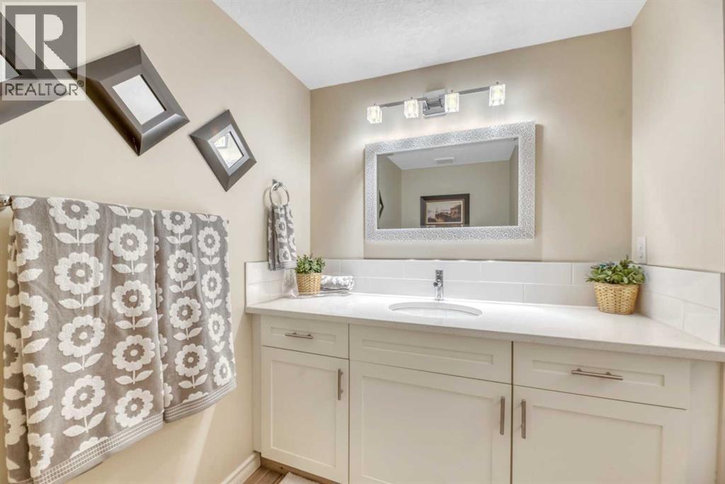 Single Family House for Sale in   Sierra Morena Boulevard SW Signal Hill Calgary 