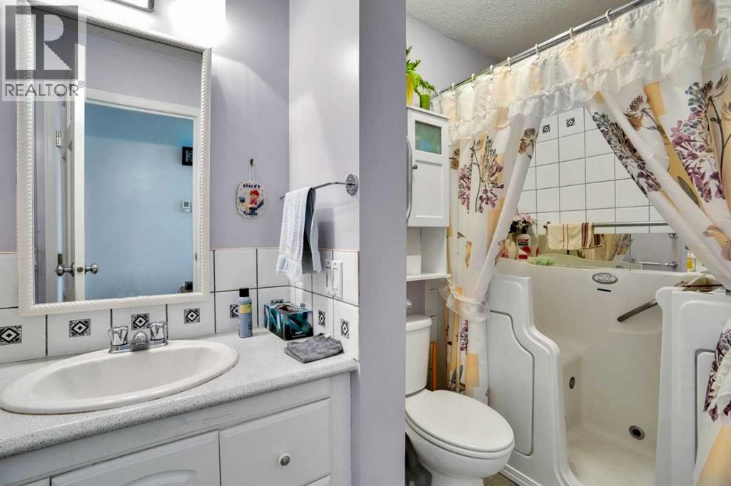 Single Family House Bungalow for Sale in  Falworth Way NE Falconridge Calgary 