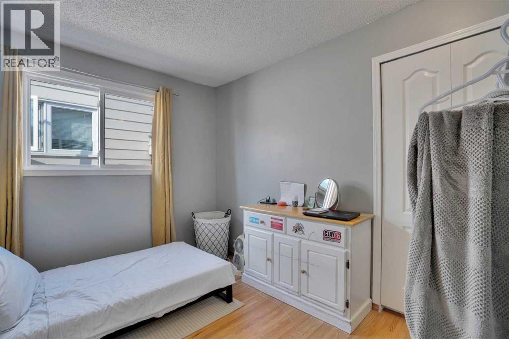 Single Family House Bungalow for Sale in  Falworth Way NE Falconridge Calgary 